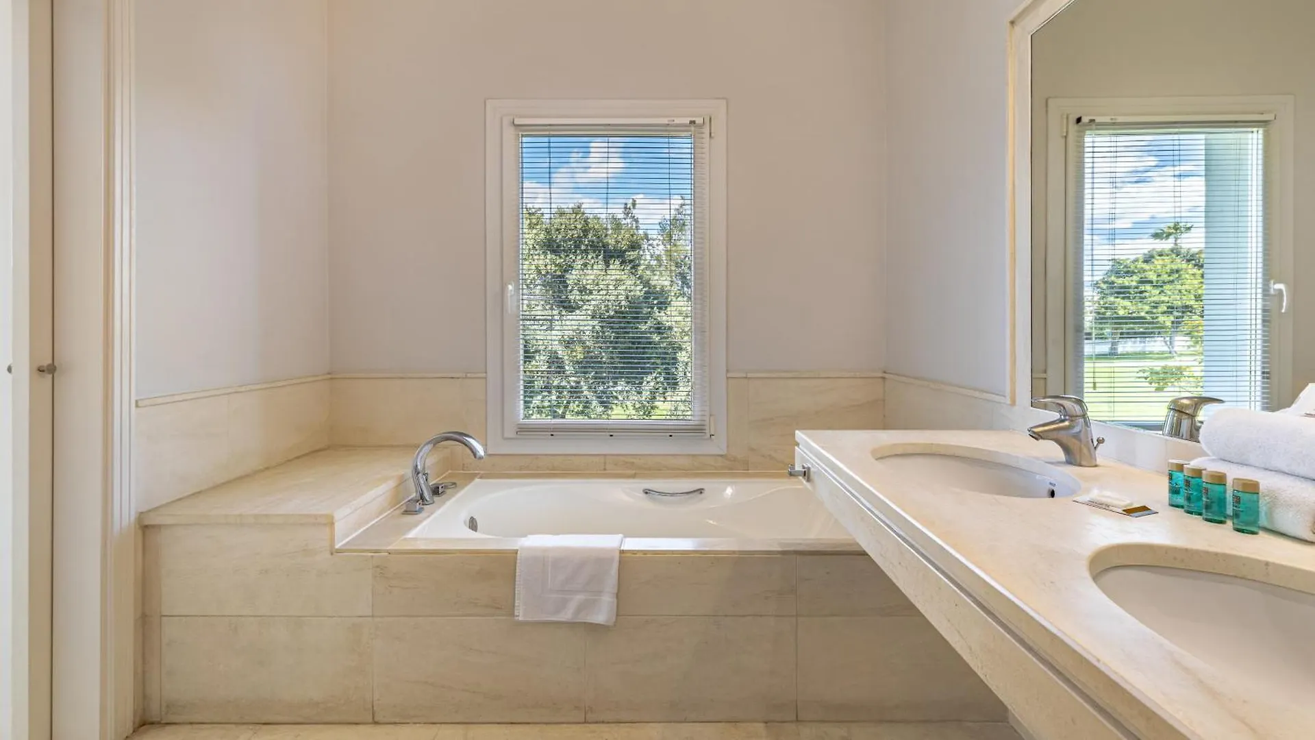 Villa Vacation Marbella I Guadalmina Golf Front Villa, Private Pool, Close To The Beach Spain